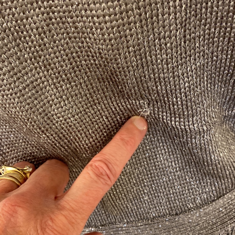 Jennifer Lopez Metallic sweater vest - Picture 6 of 10